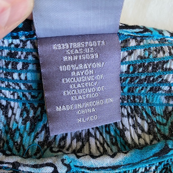 Laura Scott Geometric Print Smocked Blouse - Picture 13 of 14